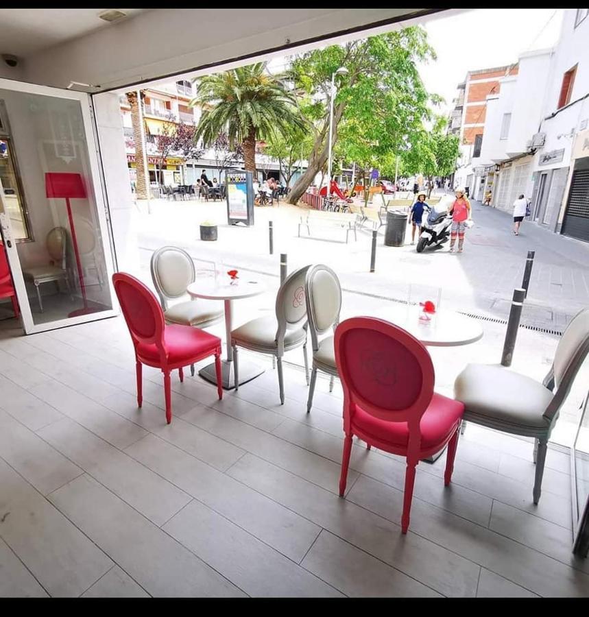 H Bella Mar Roses Hotel Bagian luar foto